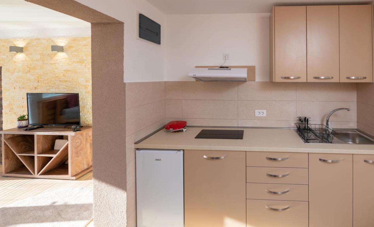 קולאסין Apartmani Nada מראה חיצוני תמונה